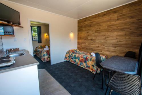 New Plymouth Top 10 Holiday Park Esterno foto