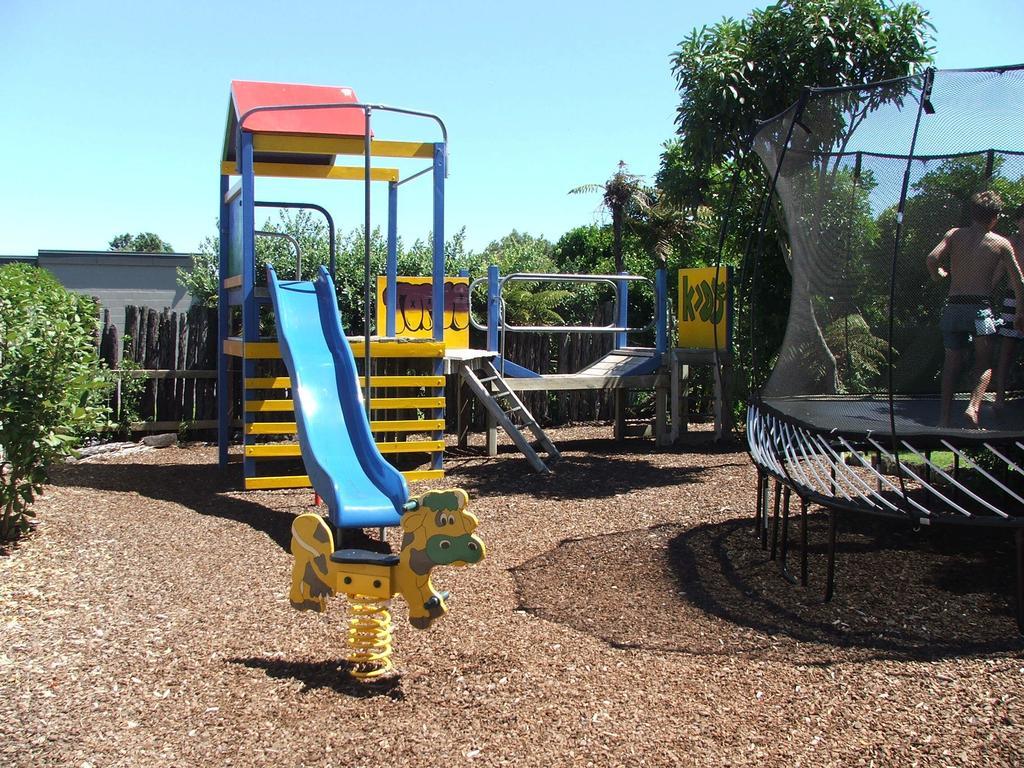 New Plymouth Top 10 Holiday Park Esterno foto