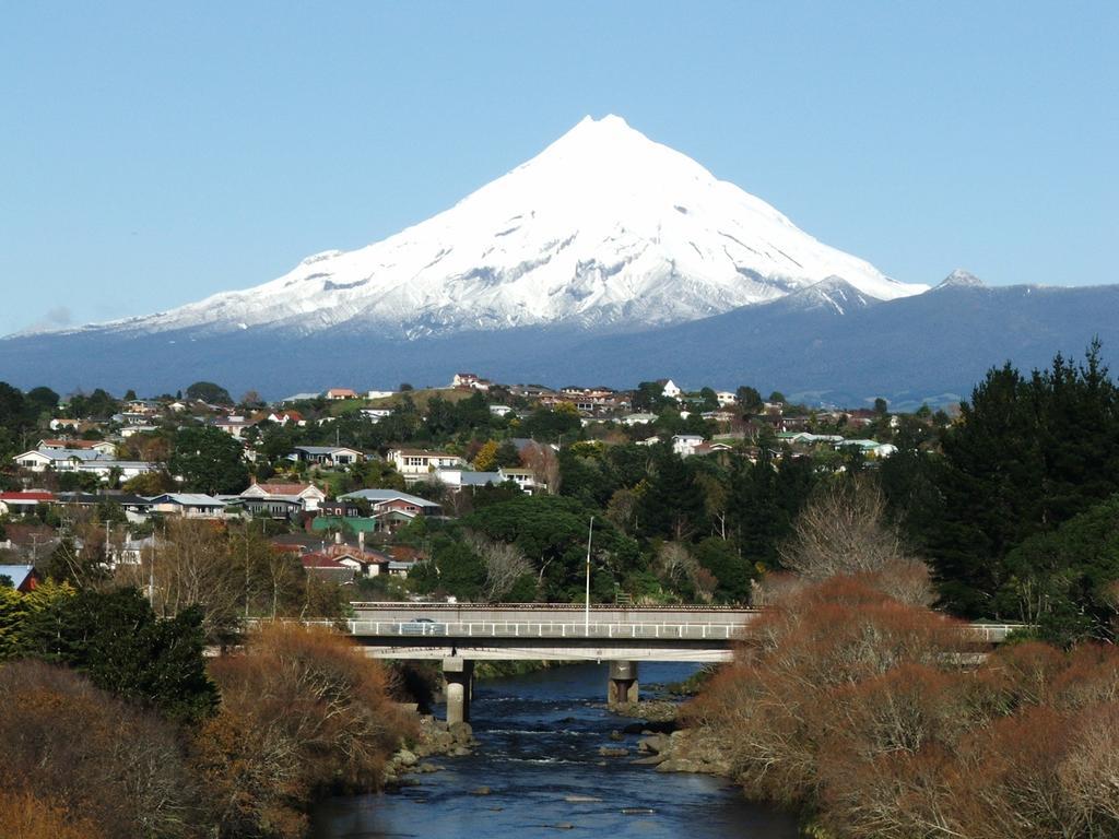 New Plymouth Top 10 Holiday Park Esterno foto