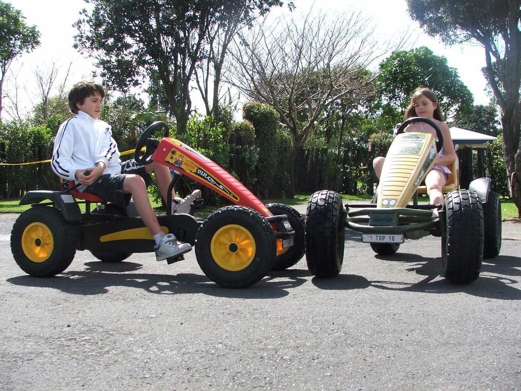 New Plymouth Top 10 Holiday Park Esterno foto